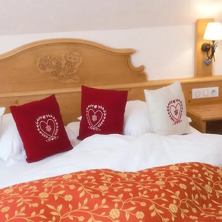 Logis Hotel-Restaurant Auberge Du Mehrbachel サン・タマラン