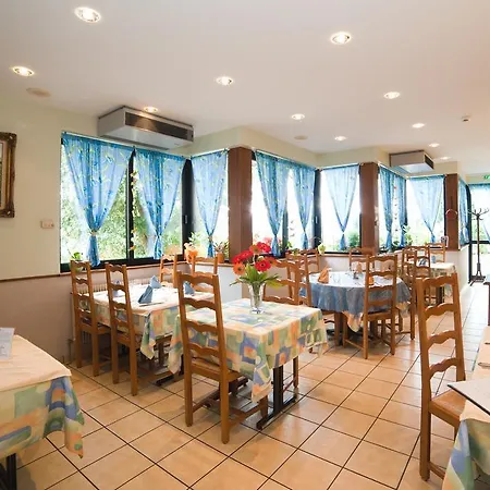 ホテル Logis Hotel-Restaurant Auberge Du Mehrbachel