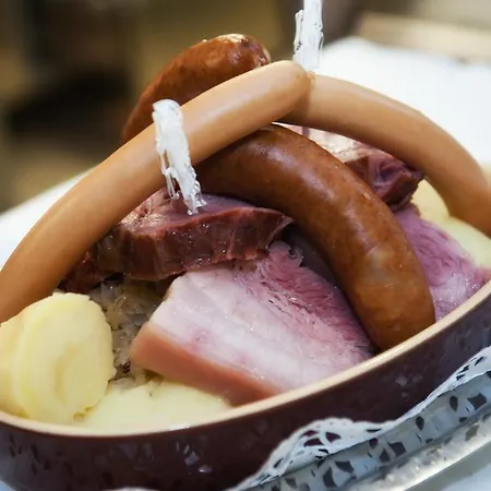 ホテル Logis Hotel-Restaurant Auberge Du Mehrbachel サン・タマラン
