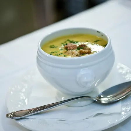 Logis Hotel-Restaurant Auberge Du Mehrbachel サン・タマラン